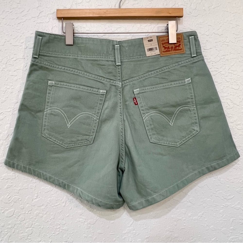 Levi’s High Waisted Mom Shorts Sage Green NWT Size 33 - Picture 2 of 12
